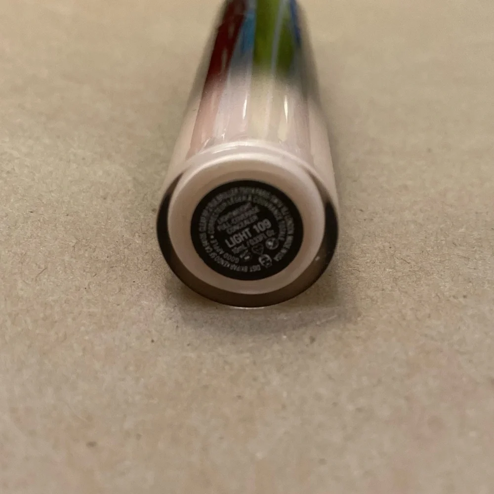 KVD concealer - Picture 3 of 3